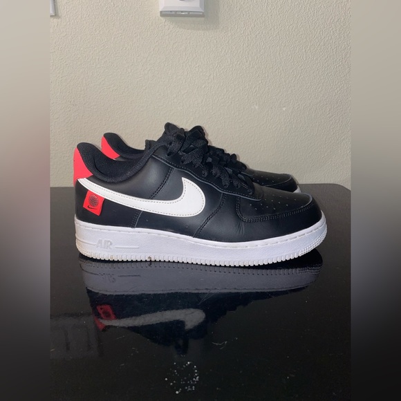 Nike Air Force 1 - 07 Worldwide Black/White/Flash Crimson. Men’s Size 8 - Picture 4 of 11